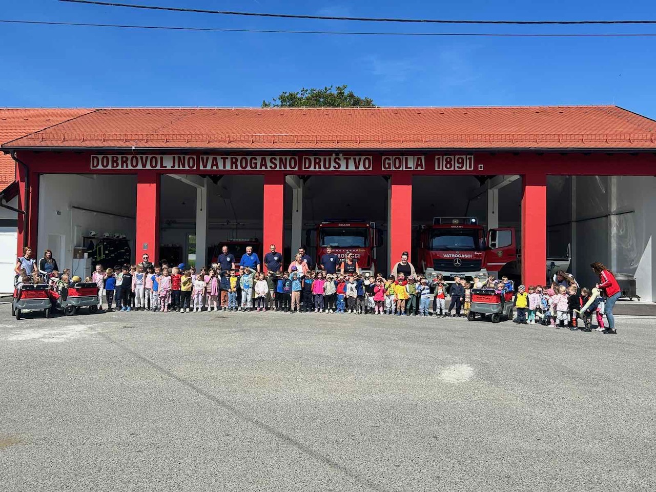 Mali junaci u velikim doživljajima: od vatrogasaca do folklora