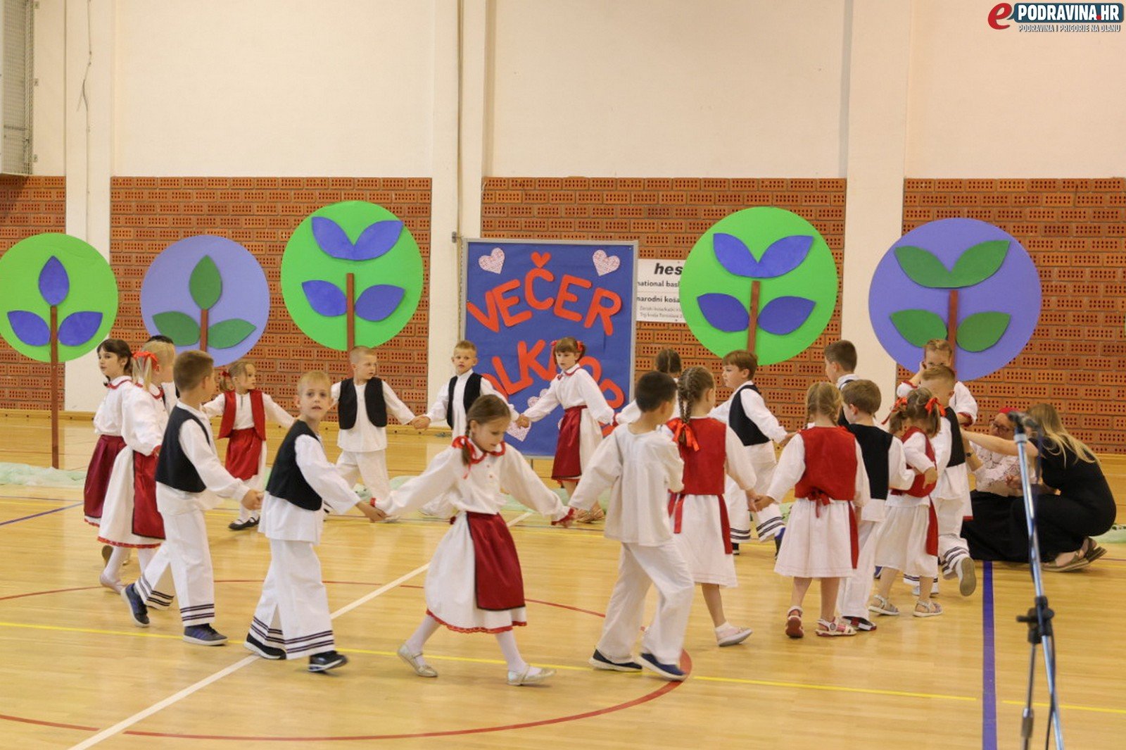 Večer folklora u Goli — njegujemo tradiciju od najranije dobi