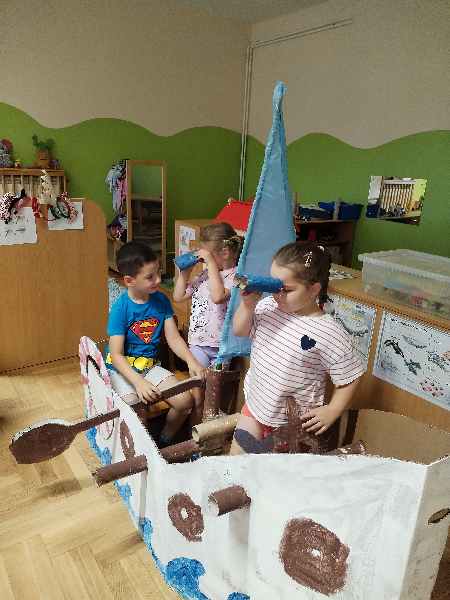 Kad naš brod plovi, plovi…