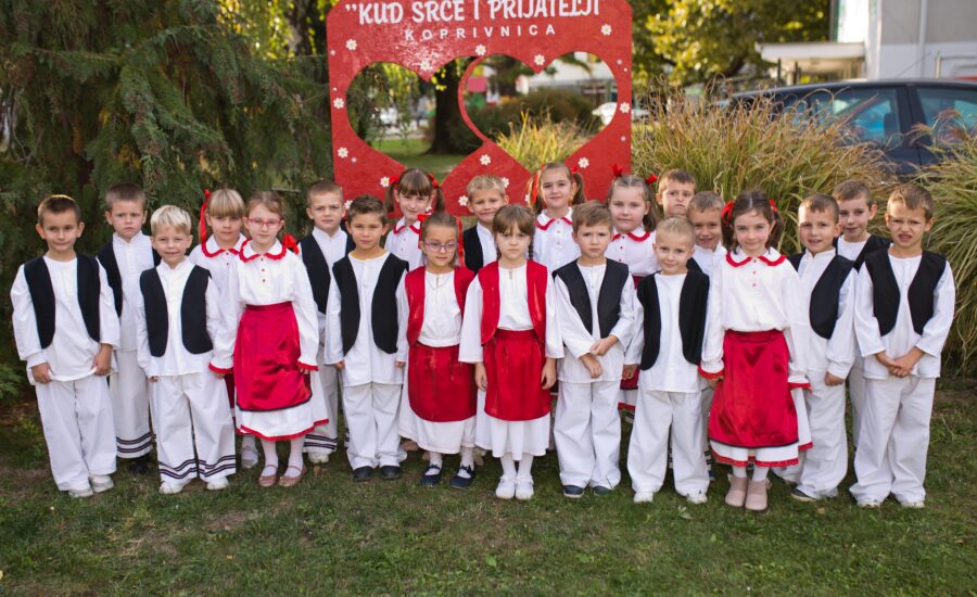 Mali folkloraši oduševili publiku na večeri „KUD srce i prijatelji”