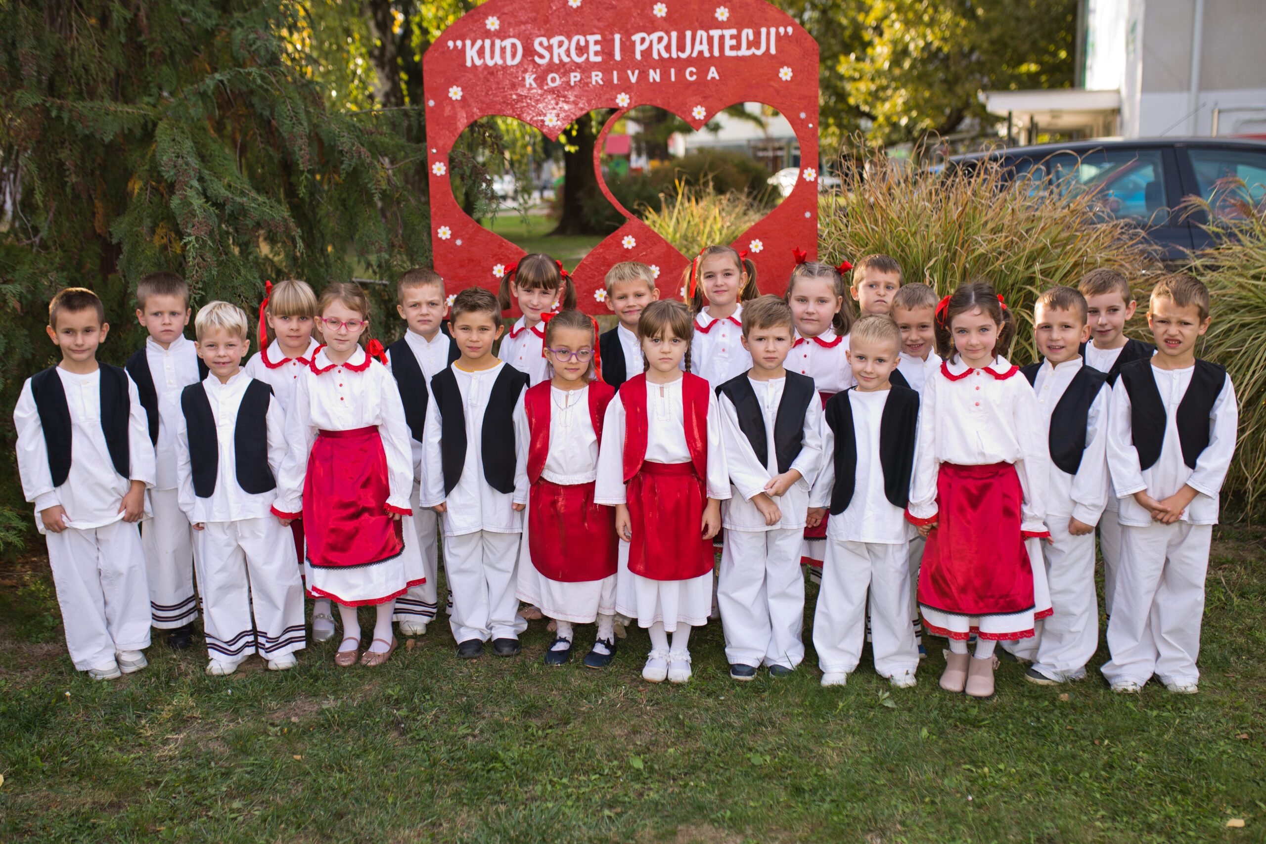 Mali folkloraši oduševili publiku na večeri „KUD srce i prijatelji”