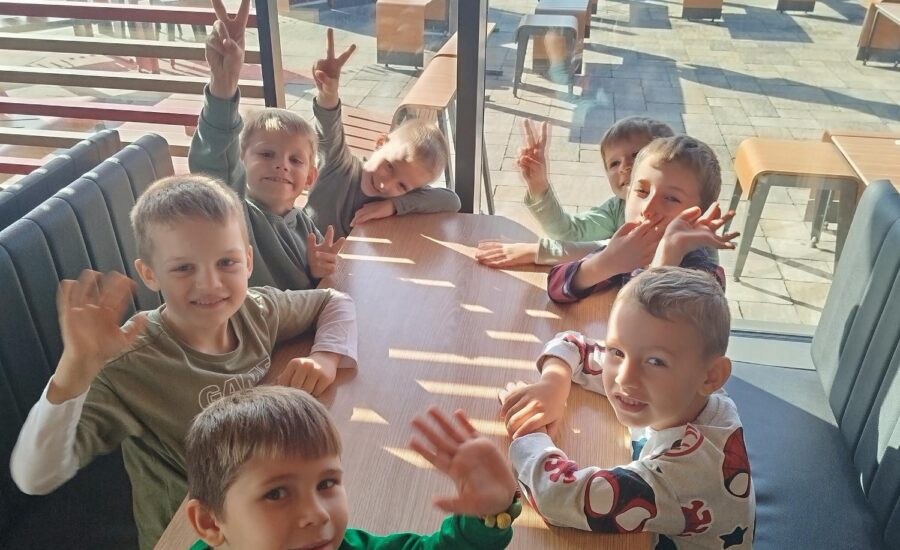 Dan pun zabave – Male šape na platnu i smijeh u McDonald’su