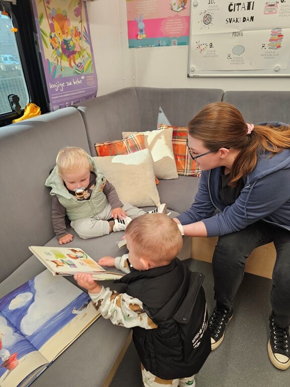 Naš prvi izlazak – posjet bibliobusu